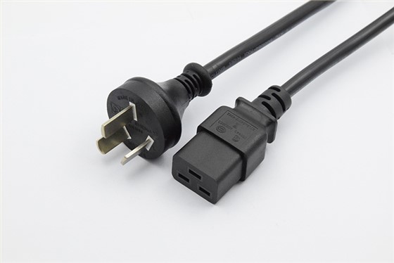 阿根延20A+16A品字母插